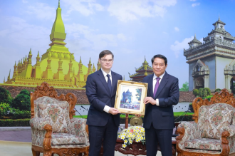 Vientiane Mayor Welcomes New Russian Ambassador